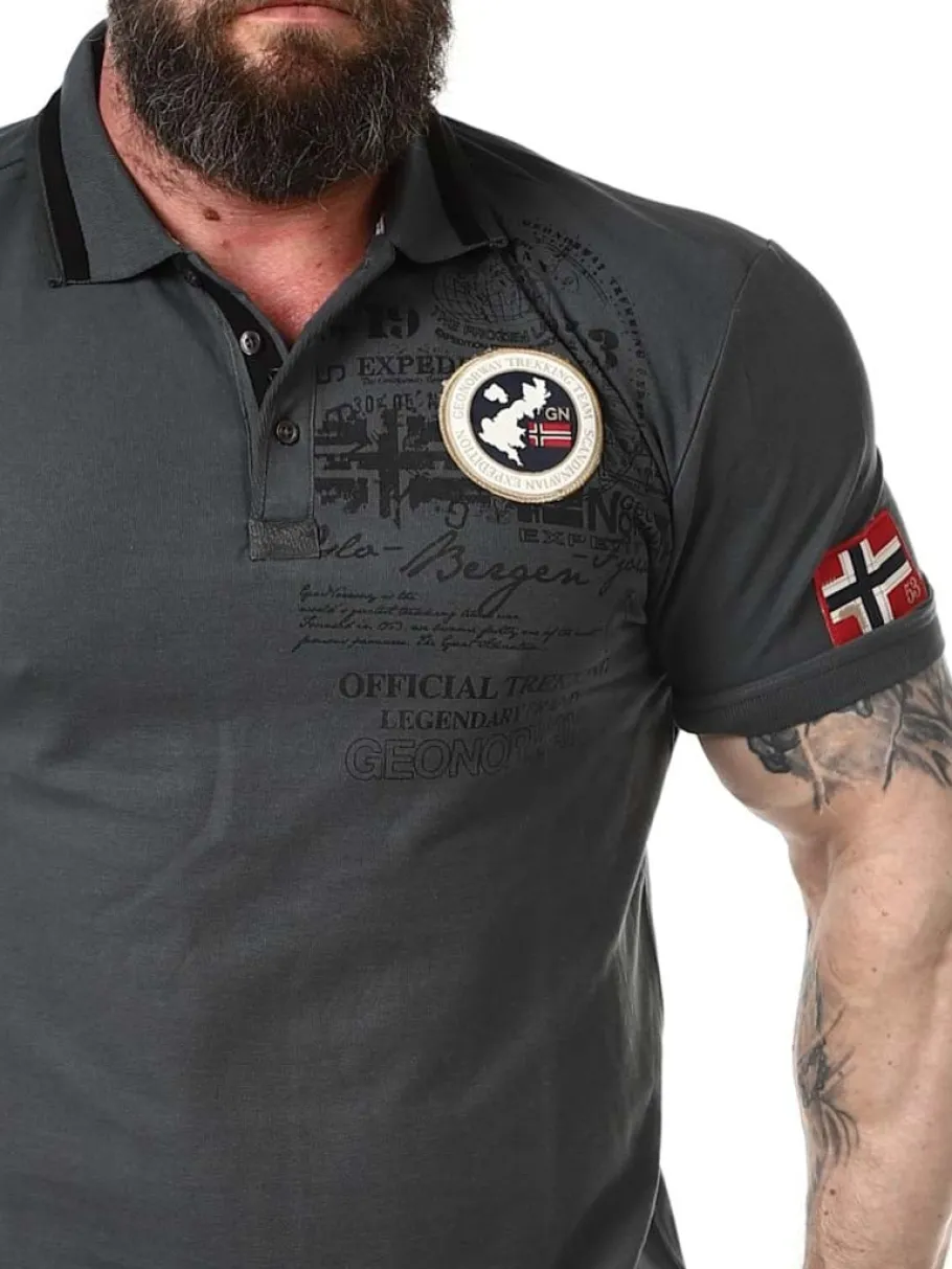 karuen_geo_norway_pik__mr_1-1.webp Karuen Geo Norway Piké - Mørkegrå^Geographical Norway Sale